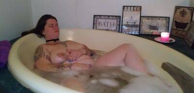 Fetishism BBW Bubble-bath Masturbation - theyarehuge.com