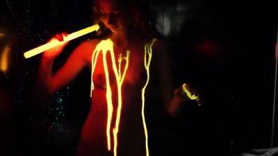 Glowstick Experiment With Areana Behind The Scenes - drtuber