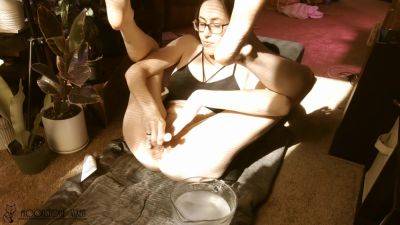 Window Sunlit Pussy Shaving - upornia