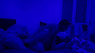 Tutti In Sala Noi Giriamo Un Video Con Luce Blu(lei Gode Tantissimo)amatoriale Italiano - hclips