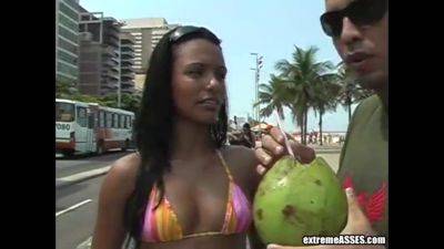 Hot latina picked up and banged hard on the beach - could, niveas and cumshot included! - sexu.com