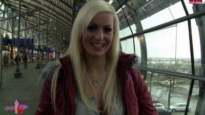 Amy Starr - Mitten Auf Dem Flughafen Gefickt - hclips - Germany