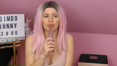Bimbogirl Plays With Her Mouth - hclips