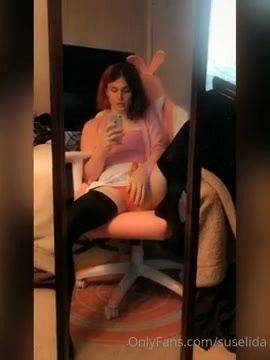 Shy amateur webcam girl with small tits masturbates - drtuber