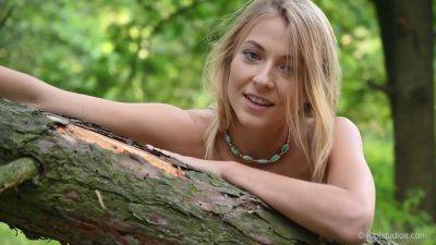 Mplstudios - Emily Grace - A Walk In The Woods - upornia