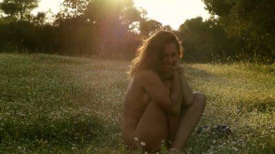 Anetta Keys - Hot medium tits babe posed in the grass - drtuber