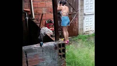 Neighbor Seeks Shelter from Rain, Offers Blowjob in Return - veryfreeporn.com